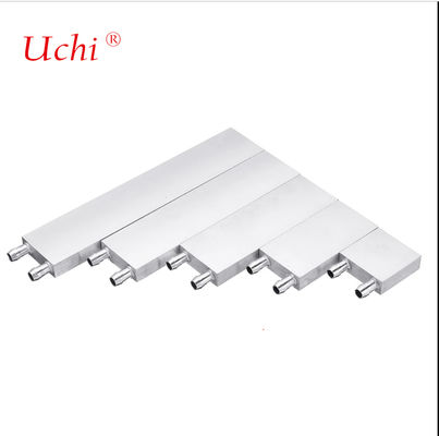 Een vloeistof waterkoeler radiatorsysteem met een zilveren warmteabsorberende kop vloeistofgekoelde heatsink