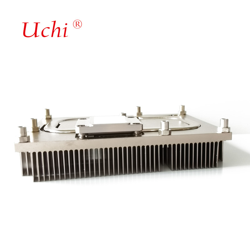 Ventilatorloze CPU-koeler met koperen heatpipes en aluminium 'zipper' vinnen